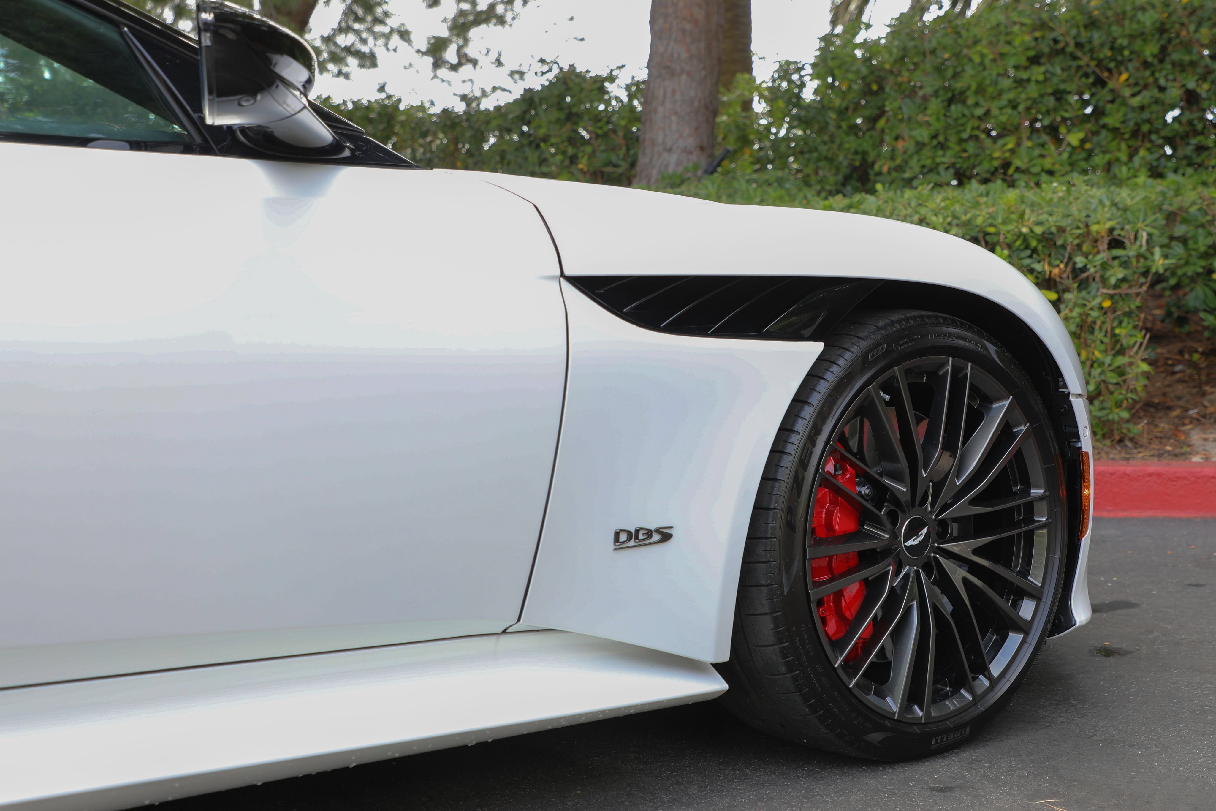 Used 2023 Aston Martin DBS Coupe RWD image 8