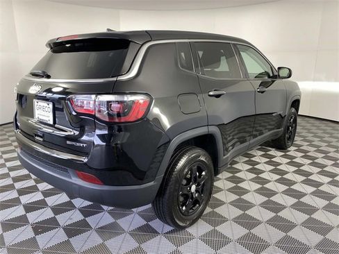 Used 2022 Jeep Compass Sport image 9