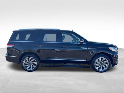 Used 2024 Lincoln Navigator Reserve AWD/4WD image 9