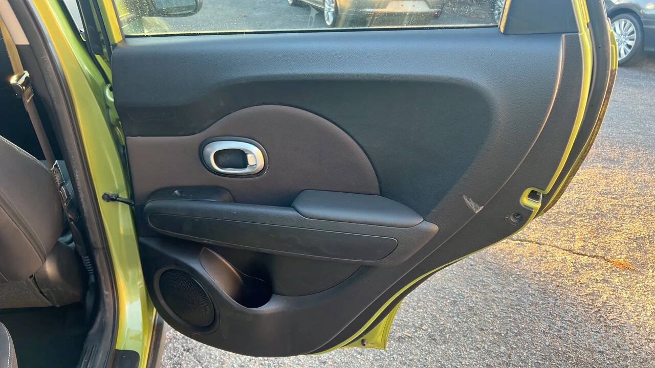 Used 2015 Kia Soul FWD image 19
