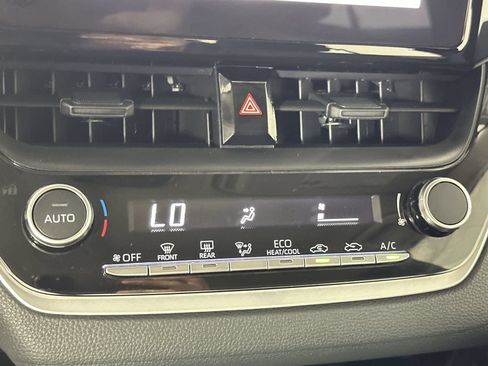 Used 2025 Toyota Corolla LE FWD image 18
