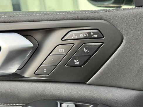 Used 2025 BMW X7 M60i image 15