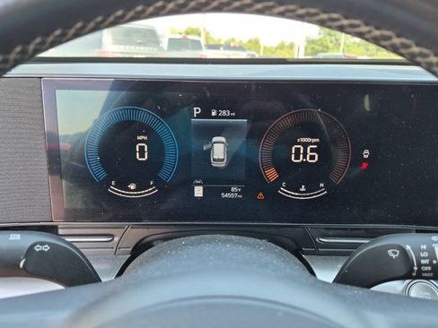 Used 2025 Hyundai Kona SEL FWD image 14