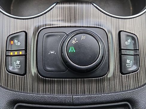 Used 2021 GMC Acadia SLT w/ Elevation Edition image 18