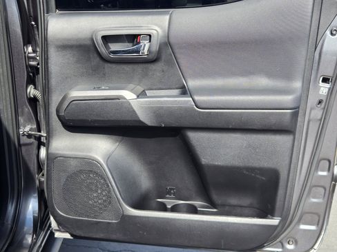 Used 2019 Toyota Tacoma TRD Off-Road w/ Technology Package RWD image 28