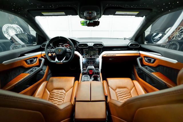 Used 2021 Lamborghini Urus AWD/4WD image 39