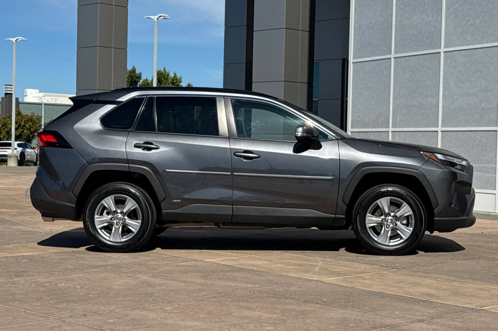 Used 2023 Toyota RAV4 LE AWD/4WD image 3