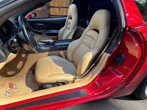 Used 2002 Chevrolet Corvette Coupe w/ Preferred Equipment Group1 RWD image 28