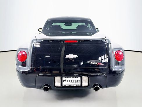 Used 2004 Chevrolet SSR w/ Preferred Equipment Group RWD image 6