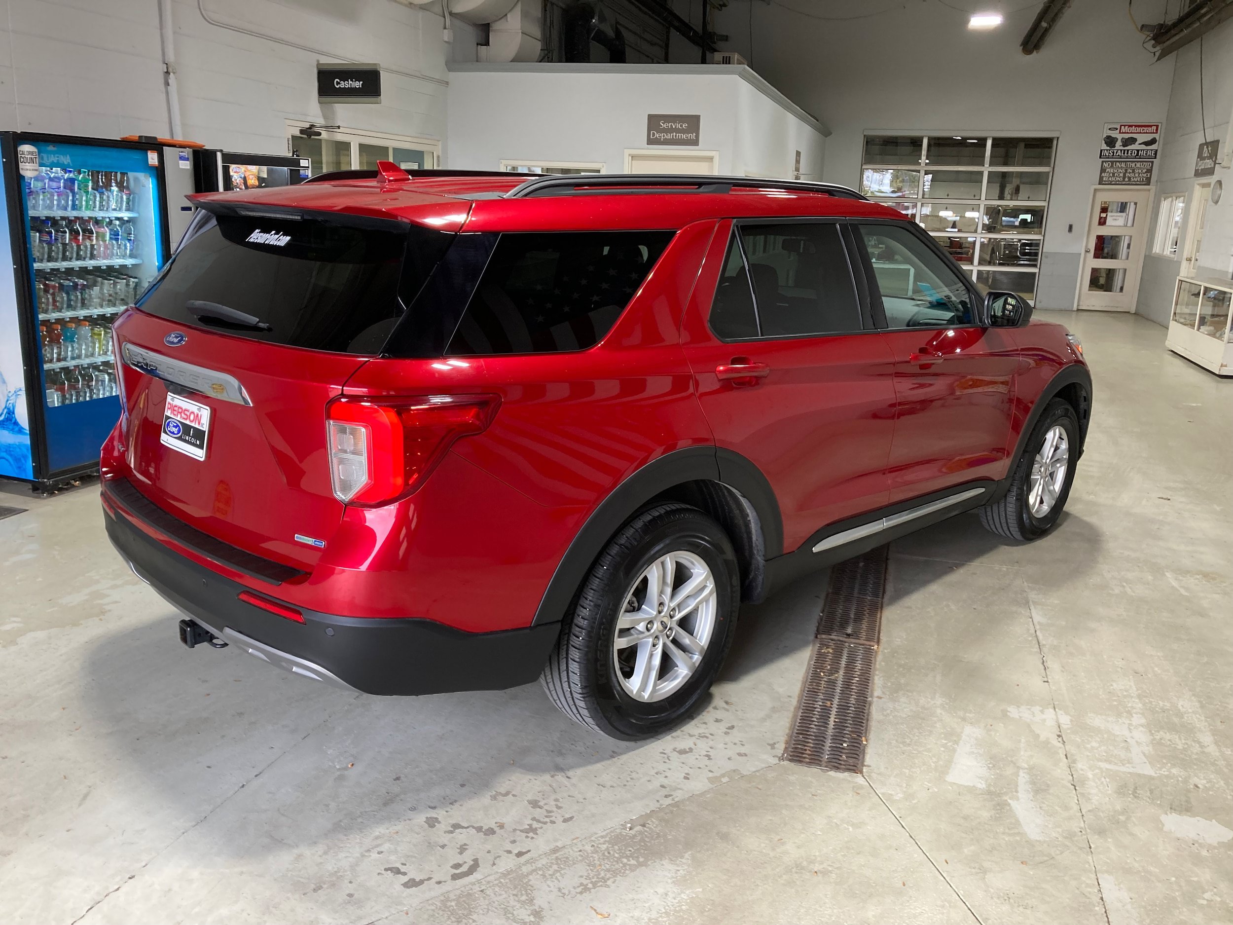 Used 2020 Ford Explorer XLT w/ Equipment Group 202A AWD/4WD image 12