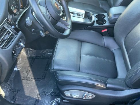 Used 2022 Porsche Macan image 12