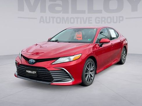 Used 2023 Toyota Camry XLE image 1