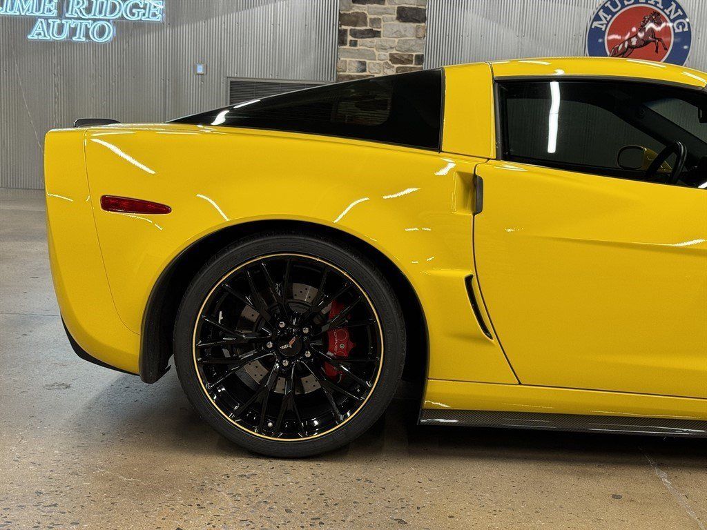 Used 2006 Chevrolet Corvette Z06 w/ Preferred Equipment Group RWD image 16
