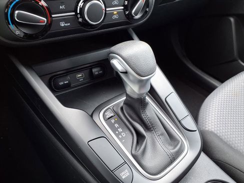 Used 2023 Kia Soul LX image 7