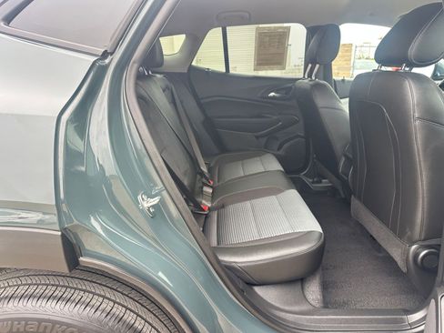 Used 2025 Chevrolet Trax LT w/ LT Convenience Package image 27