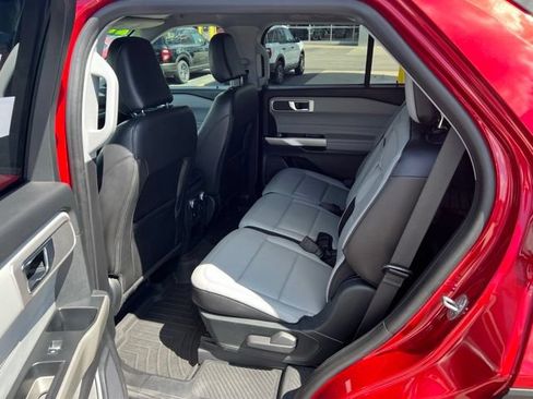 Used 2021 Ford Explorer XLT w/ Equipment Group 202A AWD/4WD image 14