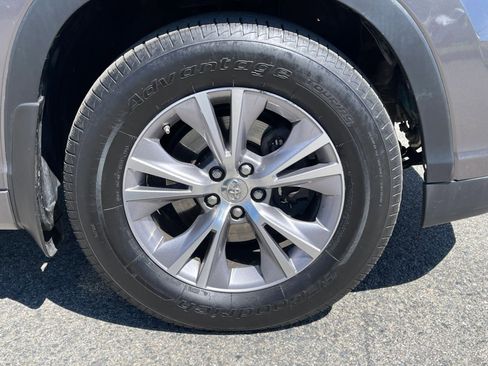 Used 2015 Toyota Highlander XLE image 37