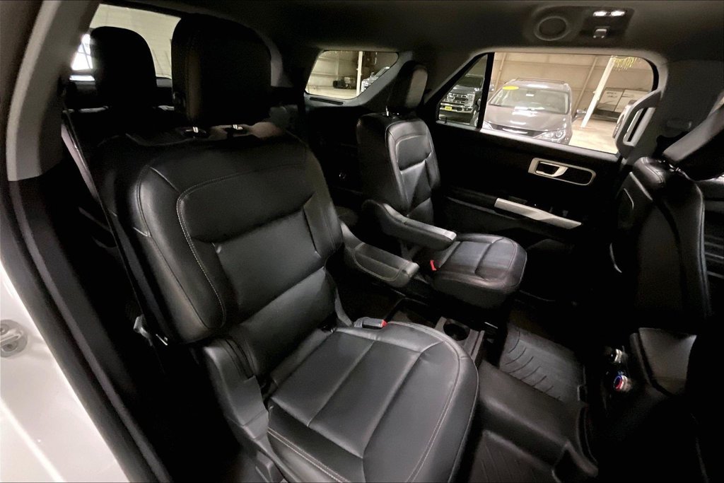 Used 2020 Ford Explorer XLT w/ Equipment Group 202A AWD/4WD image 25