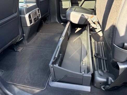 Used 2022 Ford F250 Lariat w/ Black Appearance Package AWD/4WD image 11
