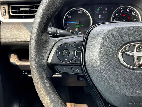 Used 2021 Toyota RAV4 XLE w/ Convenience Package image 23