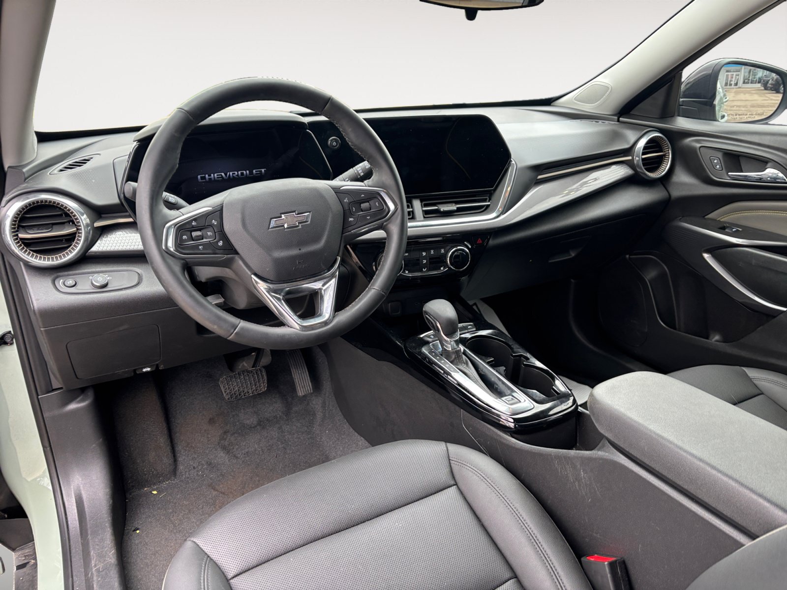 Used 2025 Chevrolet Trax ACTIV w/ Driver Confidence Package FWD image 10