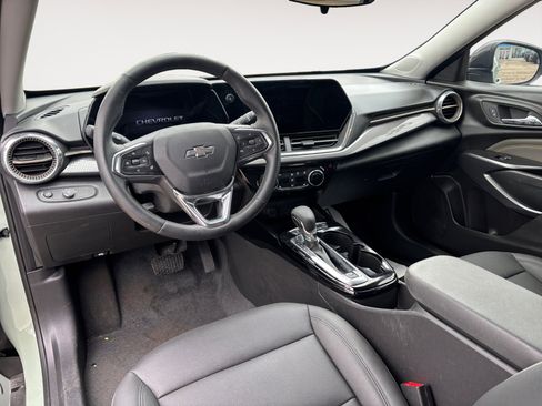 Used 2025 Chevrolet Trax ACTIV w/ Driver Confidence Package FWD image 10