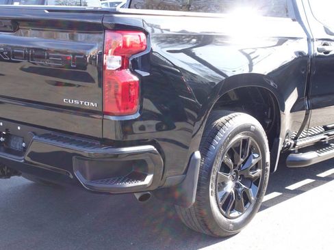 Used 2023 Chevrolet Silverado 1500 Custom image 9