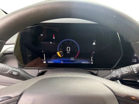 Used 2025 Chevrolet TrailBlazer LT FWD image 16