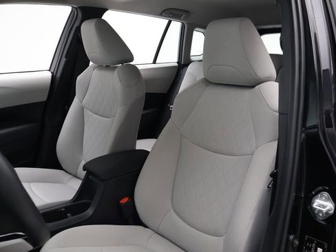 Certified 2024 Toyota Corolla Cross L image 13