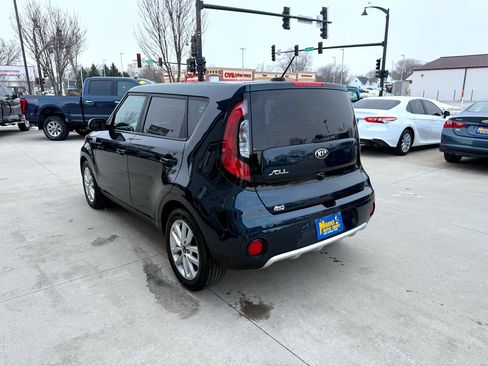 Used 2017 Kia Soul + image 4