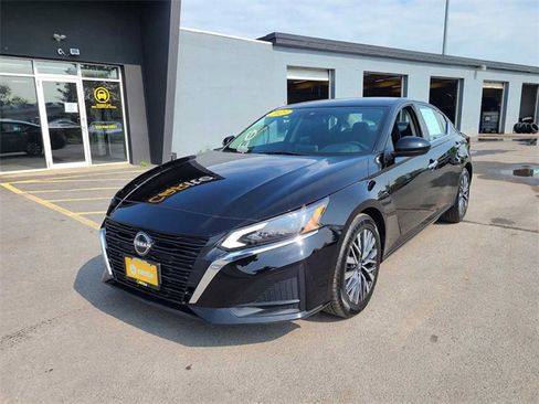 Used 2023 Nissan Altima 2.5 SV image 1