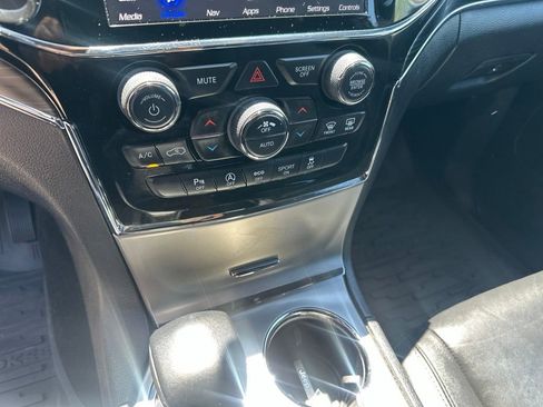 Used 2021 Jeep Grand Cherokee Limited AWD/4WD image 17