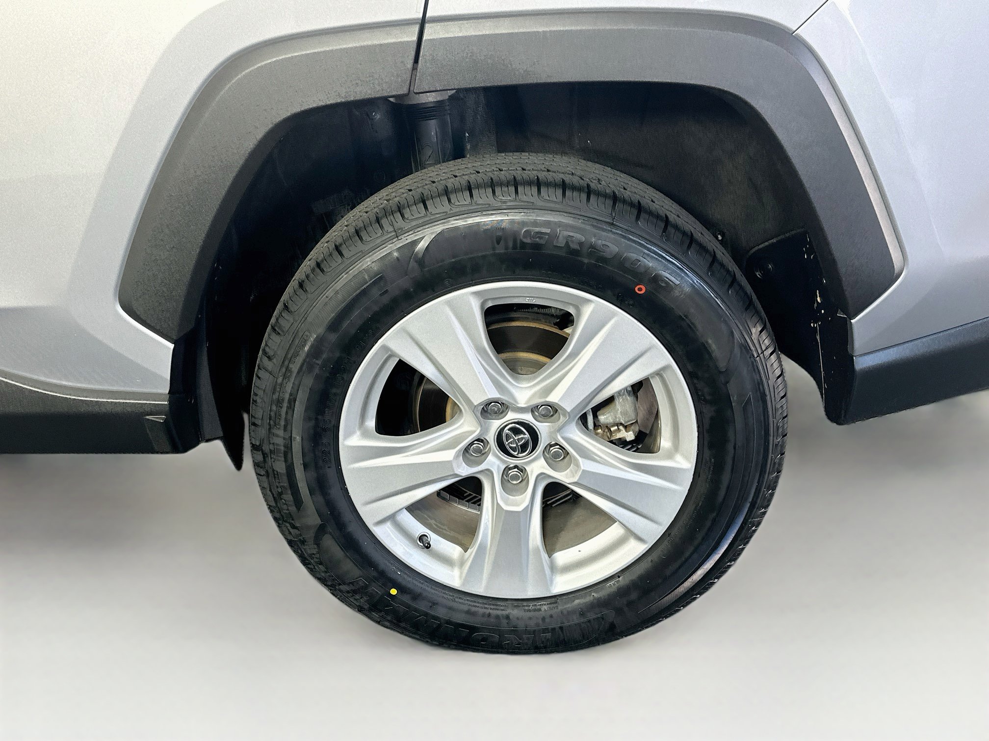 Used 2020 Toyota RAV4 XLE FWD image 11