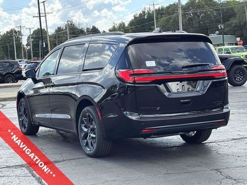 New 2026 Chrysler Pacifica Limited w/ S Appearance Package image 2