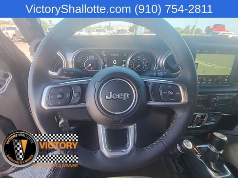 Used 2023 Jeep Gladiator Overland w/ Cold Weather Group AWD/4WD image 11