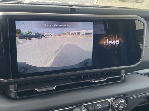 New 2025 Jeep Gladiator Sport image 3