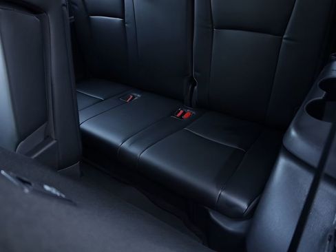 Used 2023 Toyota Highlander XLE image 24