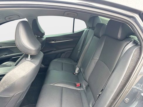 Used 2025 Toyota Camry XLE image 11