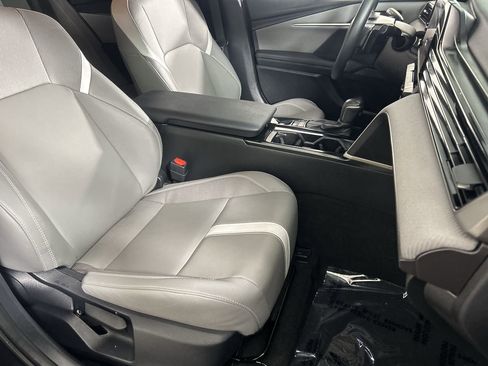 Used 2025 Toyota Camry SE w/ Convenience Package image 26