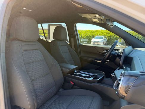 Used 2025 Chevrolet Equinox LT image 35