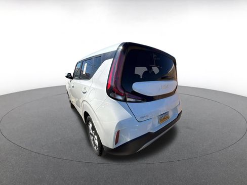 Used 2025 Kia Soul LX w/ LX Technology Package FWD image 14
