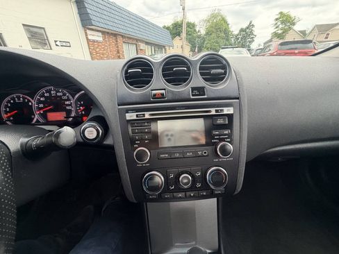 Used 2011 Nissan Altima 2.5 S w/ 2.5S Premium Pkg FWD image 3
