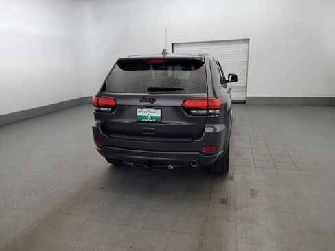 Used 2017 Jeep Grand Cherokee Altitude AWD/4WD image 7