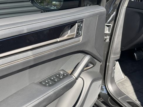 Used 2025 Porsche Cayenne Turbo image 12
