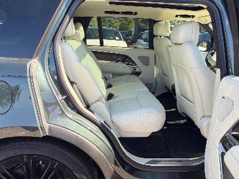 Used 2025 Land Rover Range Rover Long Wheelbase SE AWD/4WD image 11