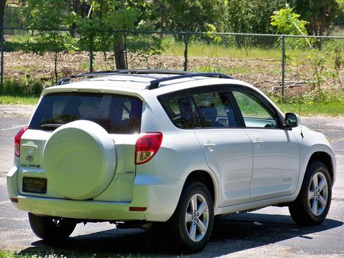 Used 2008 Toyota RAV4 Limited AWD/4WD image 5