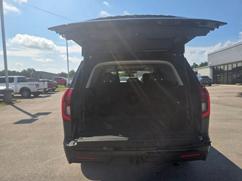 Used 2025 Ford Expedition Active AWD/4WD image 5