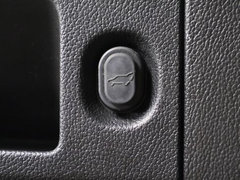 Used 2018 Chevrolet Tahoe LT AWD/4WD image 16