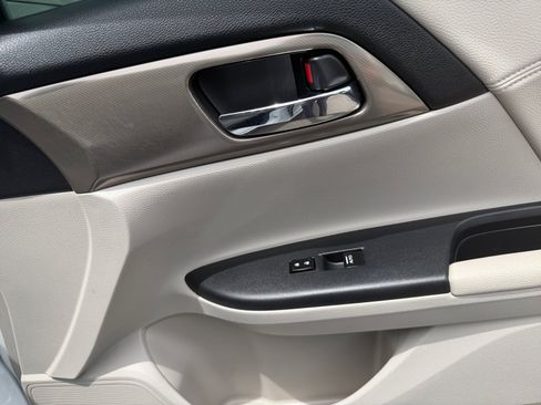Used 2014 Honda Accord Plug-In Sedan image 16