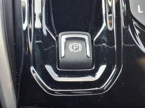 Used 2024 Chevrolet Colorado Z71 w/ Z71 Convenience Package 2 AWD/4WD image 10